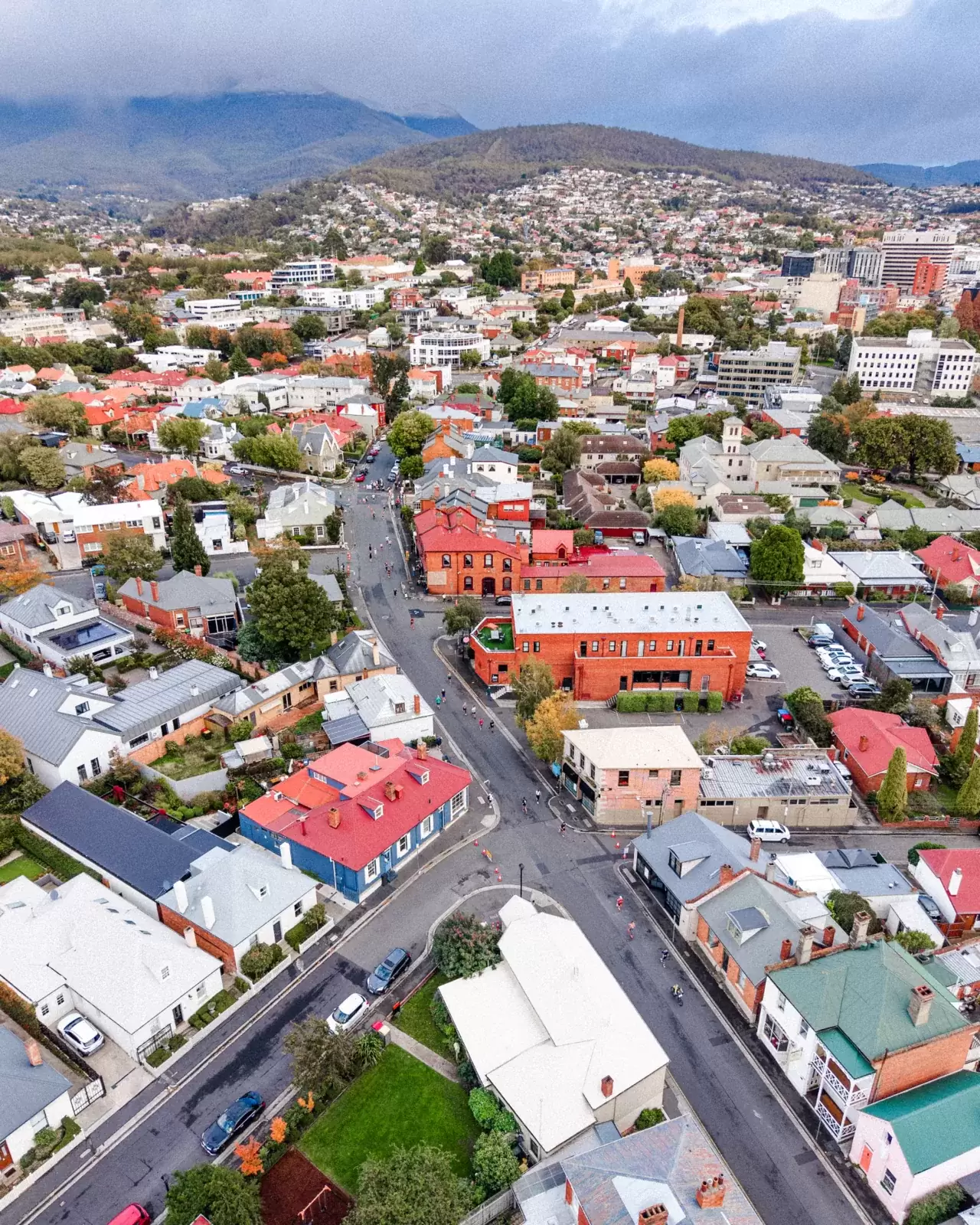Aerial view of Hobart and the course